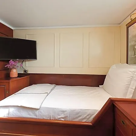 Costa Do Sal Boat Lounge Hotel