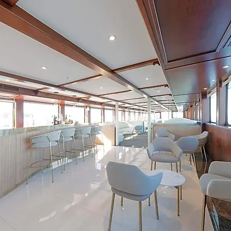 Costa Do Sal Boat Lounge